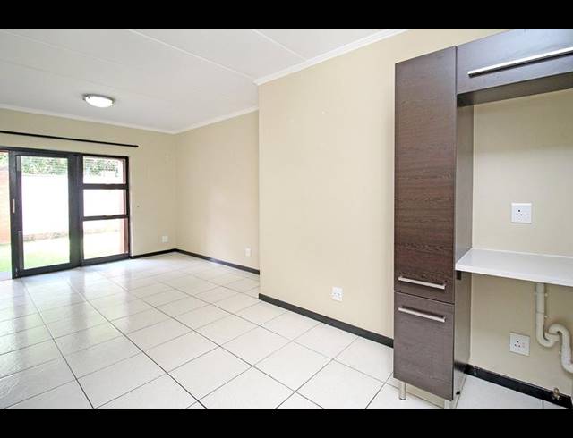 2 BEDROOM APARTMENT FOR SALE IN FOURWAYS
